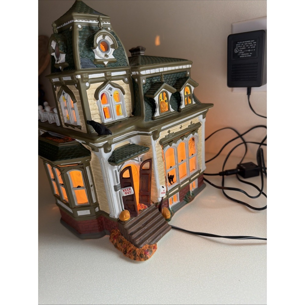 Dept 56 54935 Haunted Mansion House Manor Animated Halloween Snow Village 1998 - Picture 9 of 13